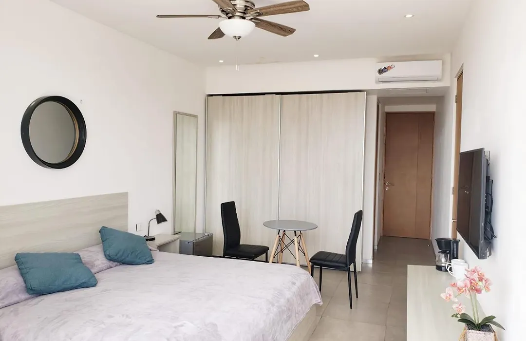 Studio Aura With Balcony, Pool, Gym & Sauna-1