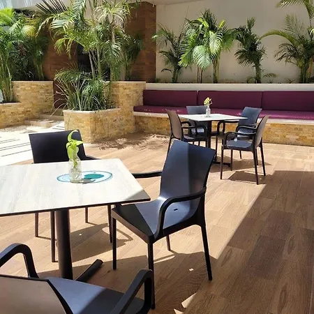 Studio Aura With Balcony, Pool, Gym & Sauna-2